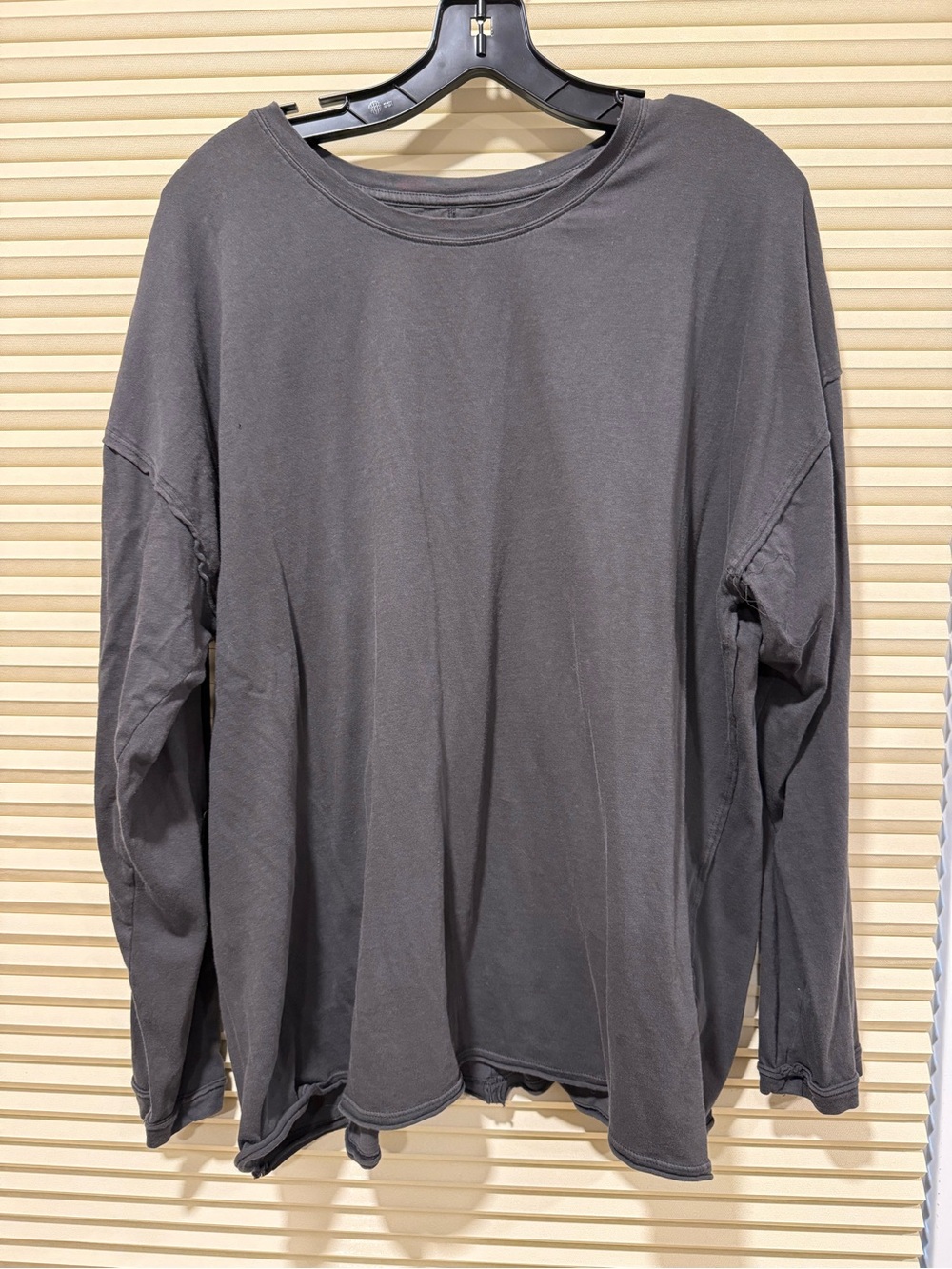 We The Free Women’s Long Sleeve Crewneck Shirt - Charcoal
